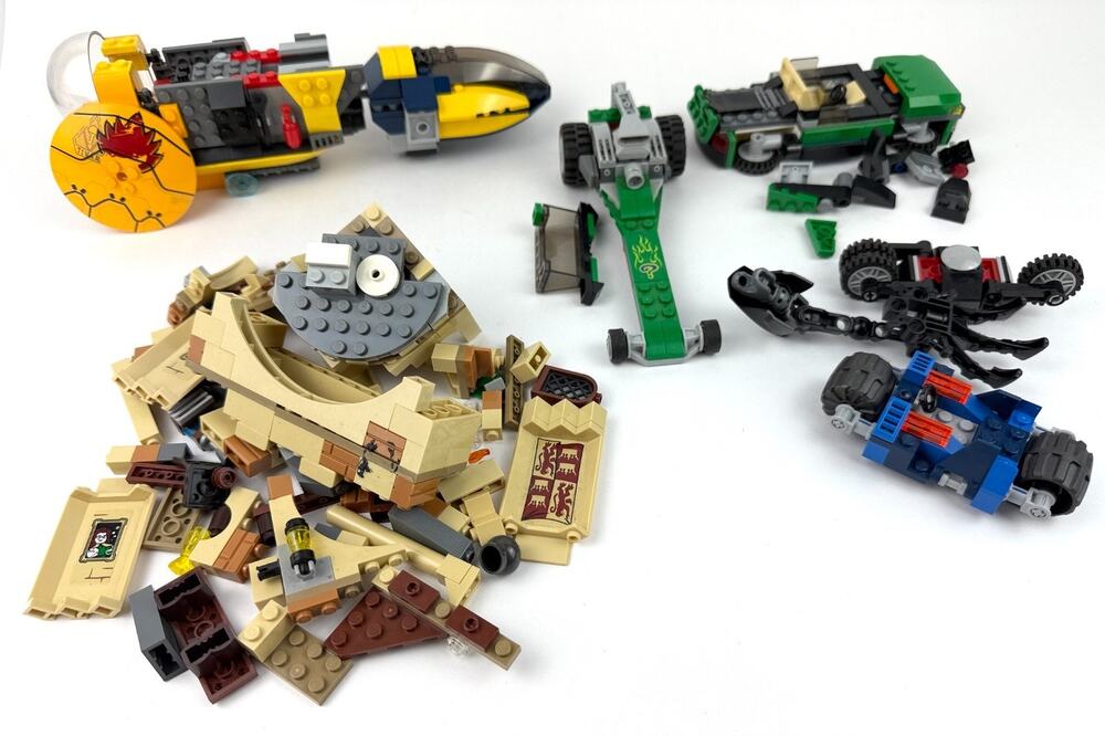 LOT LEGO Marvel 4 Super Hero Vehicle Parts & Parts of a Building VGC